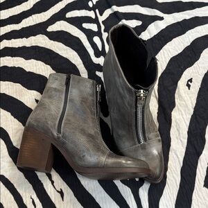 FreeBird distressed Gray Ankle Boots